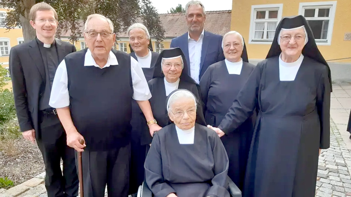 Klosterschwestern verabschieden sich